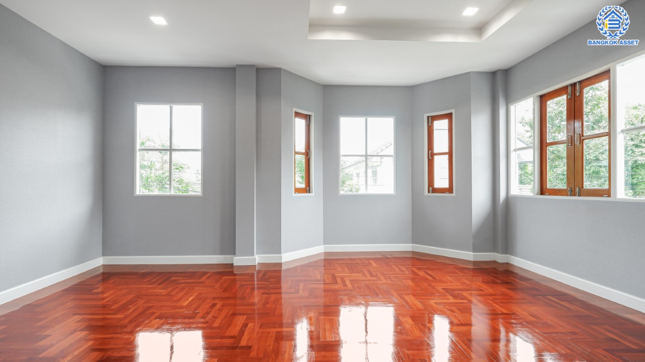 บ้านมือสองตกแต่งใหม่ ม.วรารมย์ เพชรเกษม81 แบรนด์ Q.House รองรับทุกความสุข เนื้อที่ 104 ตร.ว. ฟังก์ชัน 4 ห้องนอน 4 ห้องน้ำ (มีเรือนรับรองด้านข้าง พร้อมห้องน้ำในตัว) จอดรถได้ 2 คัน บนทำเลใกล้ The Mall บางแค และเชื่อมต่อ ถ.พุทธมณฑลสาย4 และ ถ.กาญจนาฯ